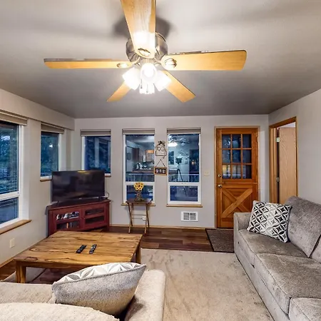 Towering Pines Cabin & Game Room Leavenworth Room photo