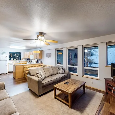 Towering Pines Cabin & Game Room Leavenworth Room photo