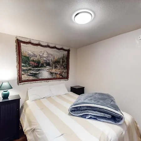 Towering Pines Cabin & Game Room Leavenworth Room photo