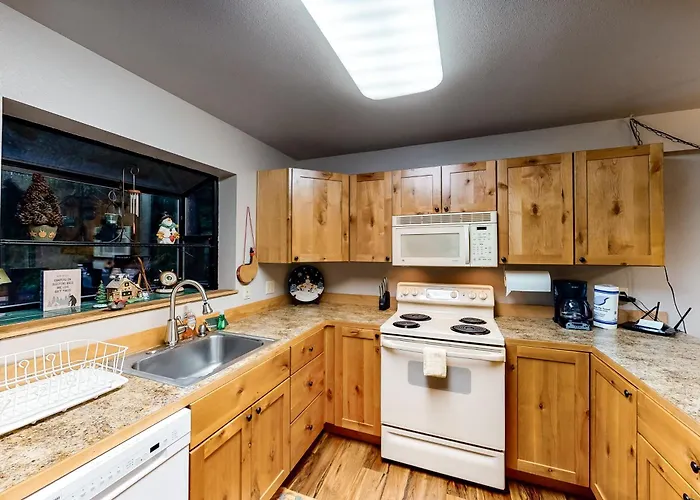 Towering Pines Cabin & Game Room